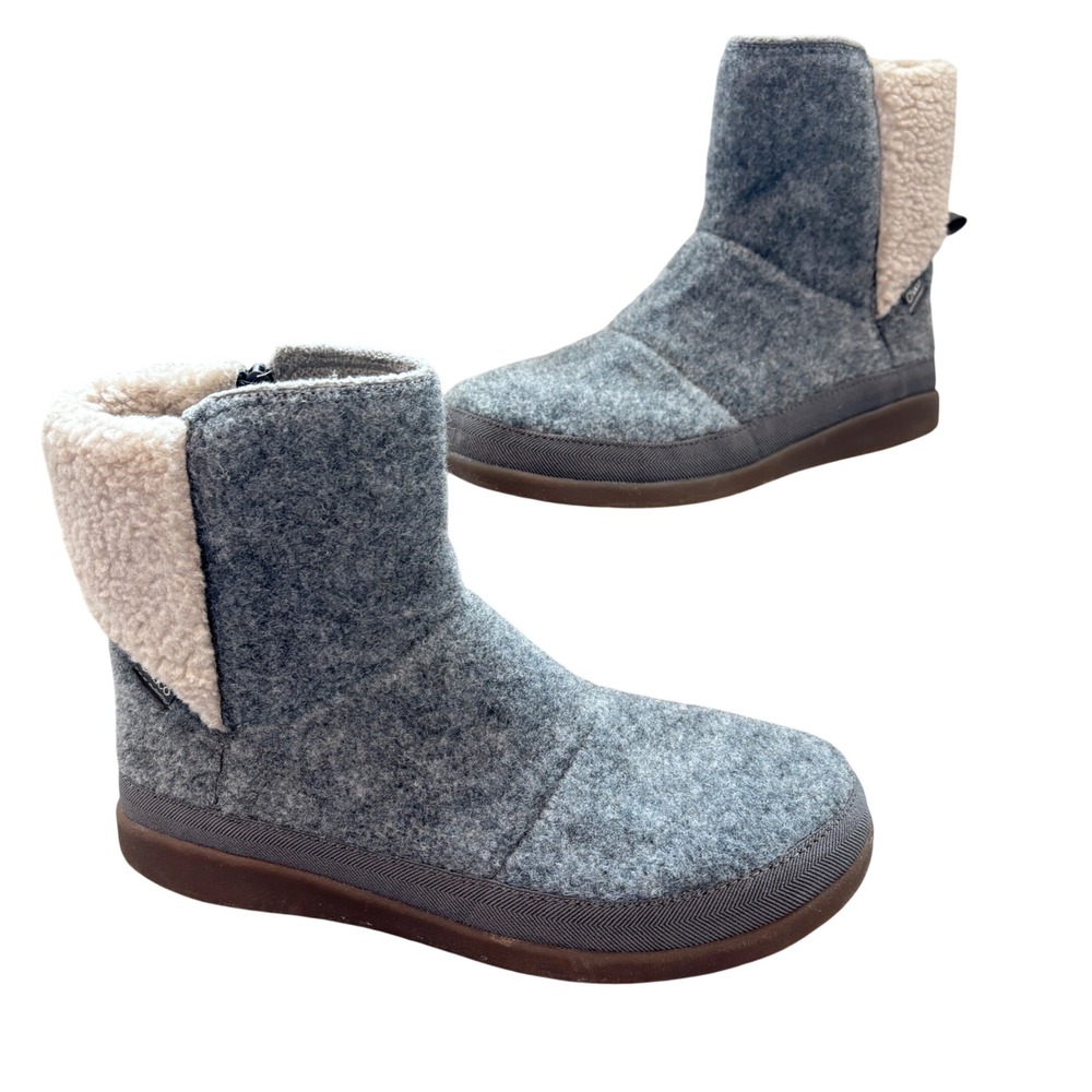 Chaco Revel Chelsea Boots Size 9 Gray Felt Fleece Lined Side Zip Ankle JCH109344